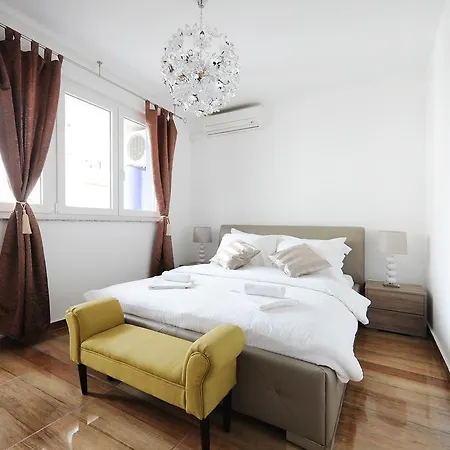 Апартаменти Primera Luxury