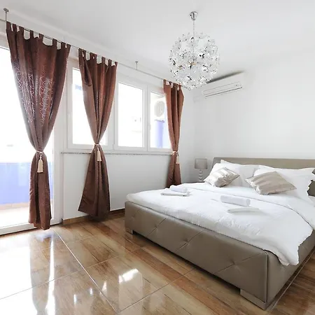 Апартаменти Primera Luxury